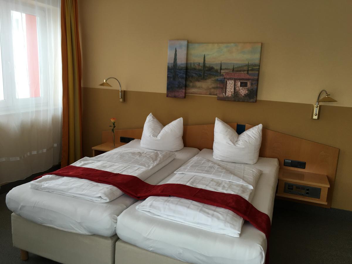 Hotel&Ristorante Passarelli Warthausen Kültér fotó